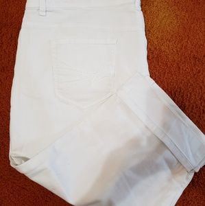 Plus Size White Capris sz 24